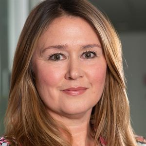 Headshot_of_Lynn_Perry