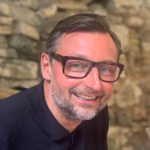 A photograph of Scott Deacon