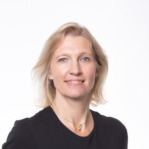 Headshot of Rebecca Curtayne