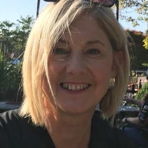 Linda Hindle headshot