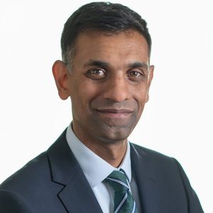 Dr Habib Naqvi headshot