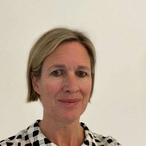 Dr Fay Gilder