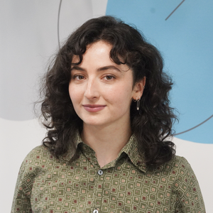 Ella Miodowni Headshot
